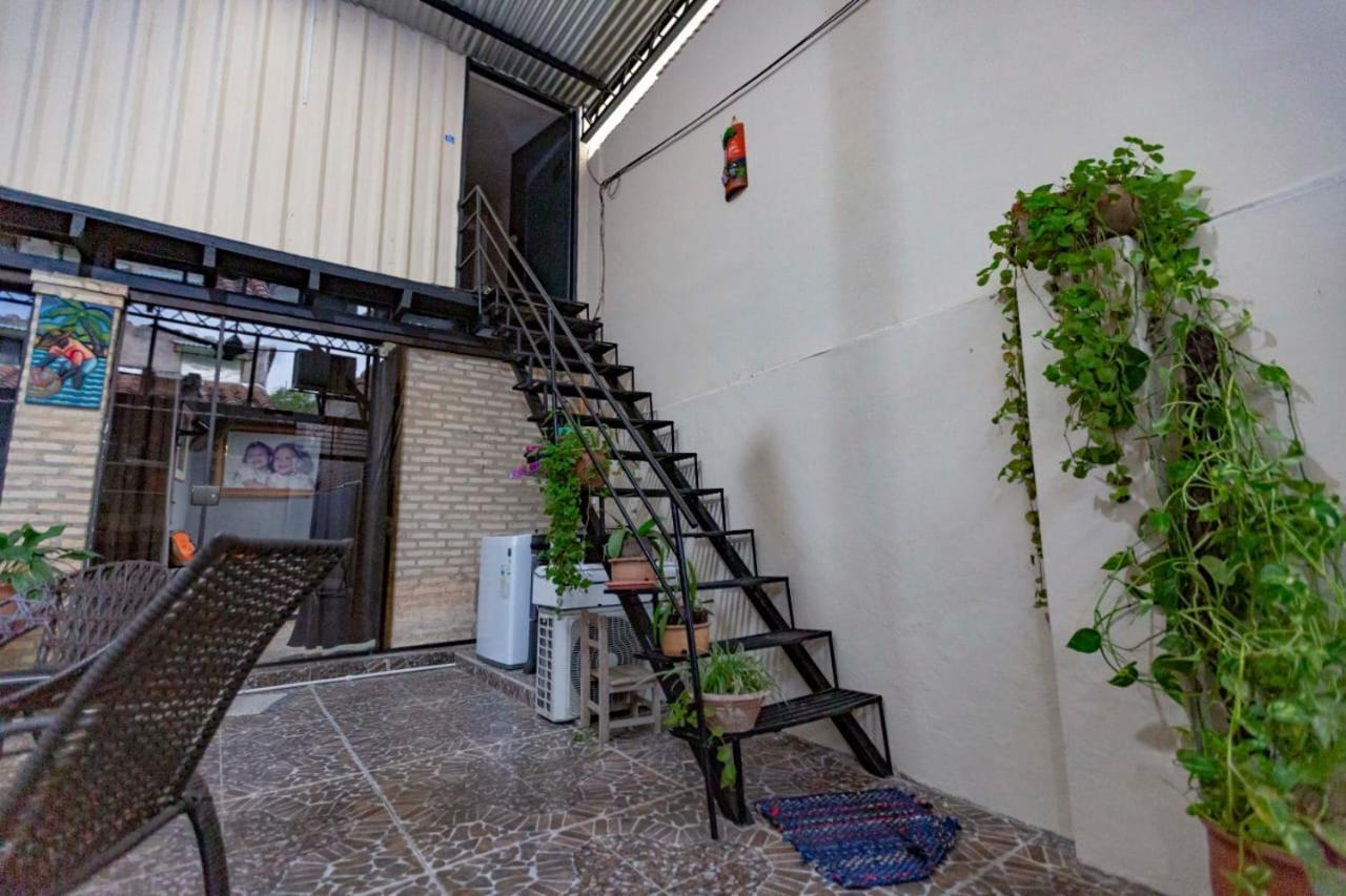 Dona Nelly Assunção Exterior foto