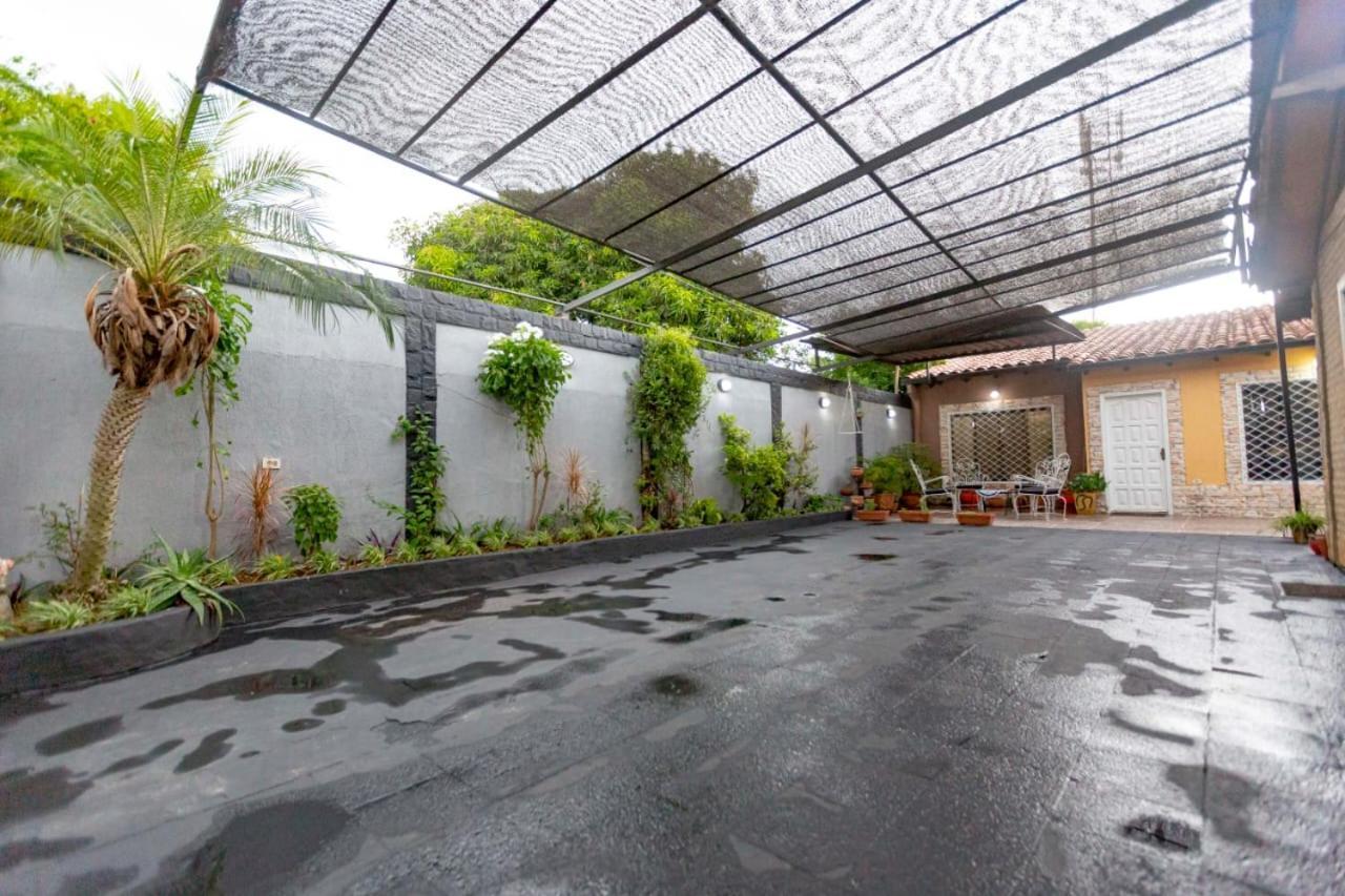 Dona Nelly Assunção Exterior foto